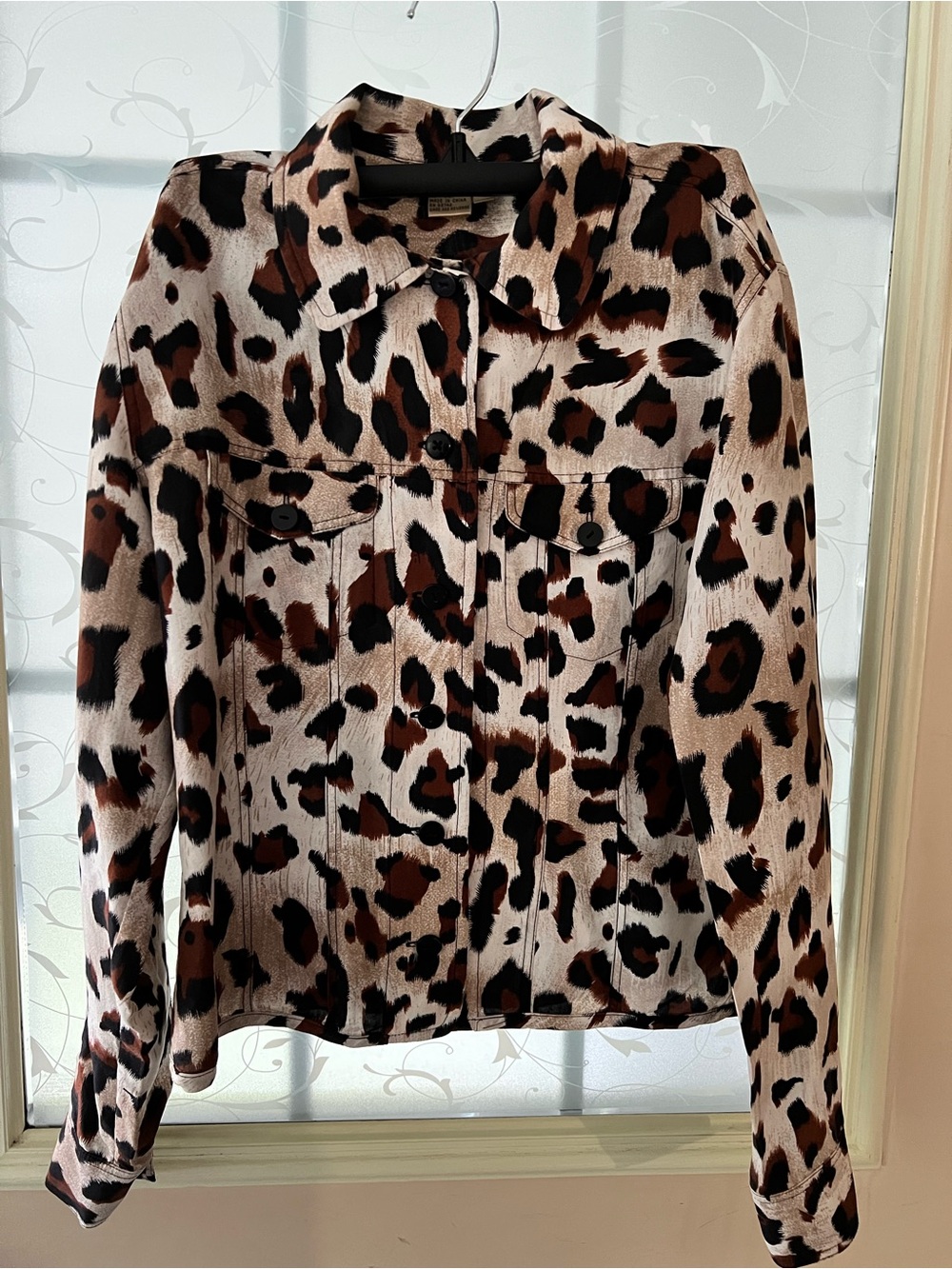 Transitions leopard/cheetah 💯 silk long sleeve shirt/jacket.